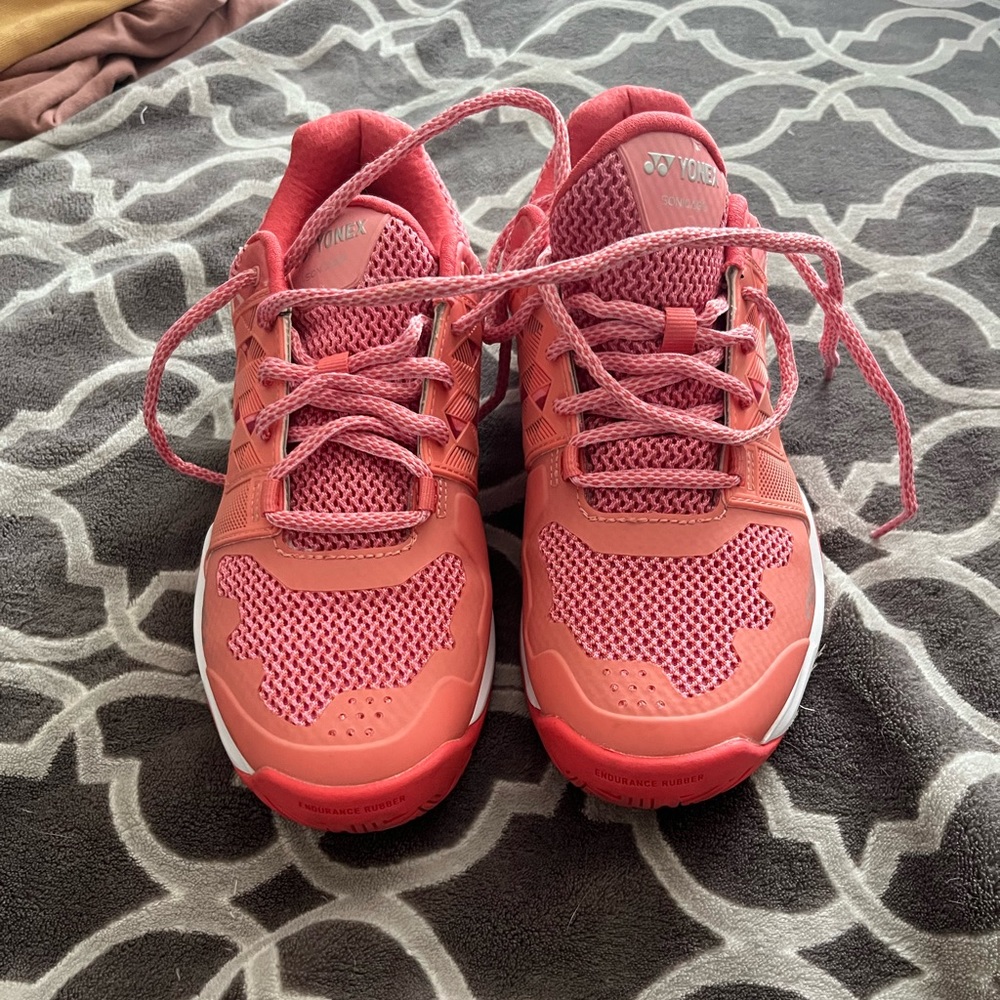 Women’s Yonex sonicage Tennis shoe